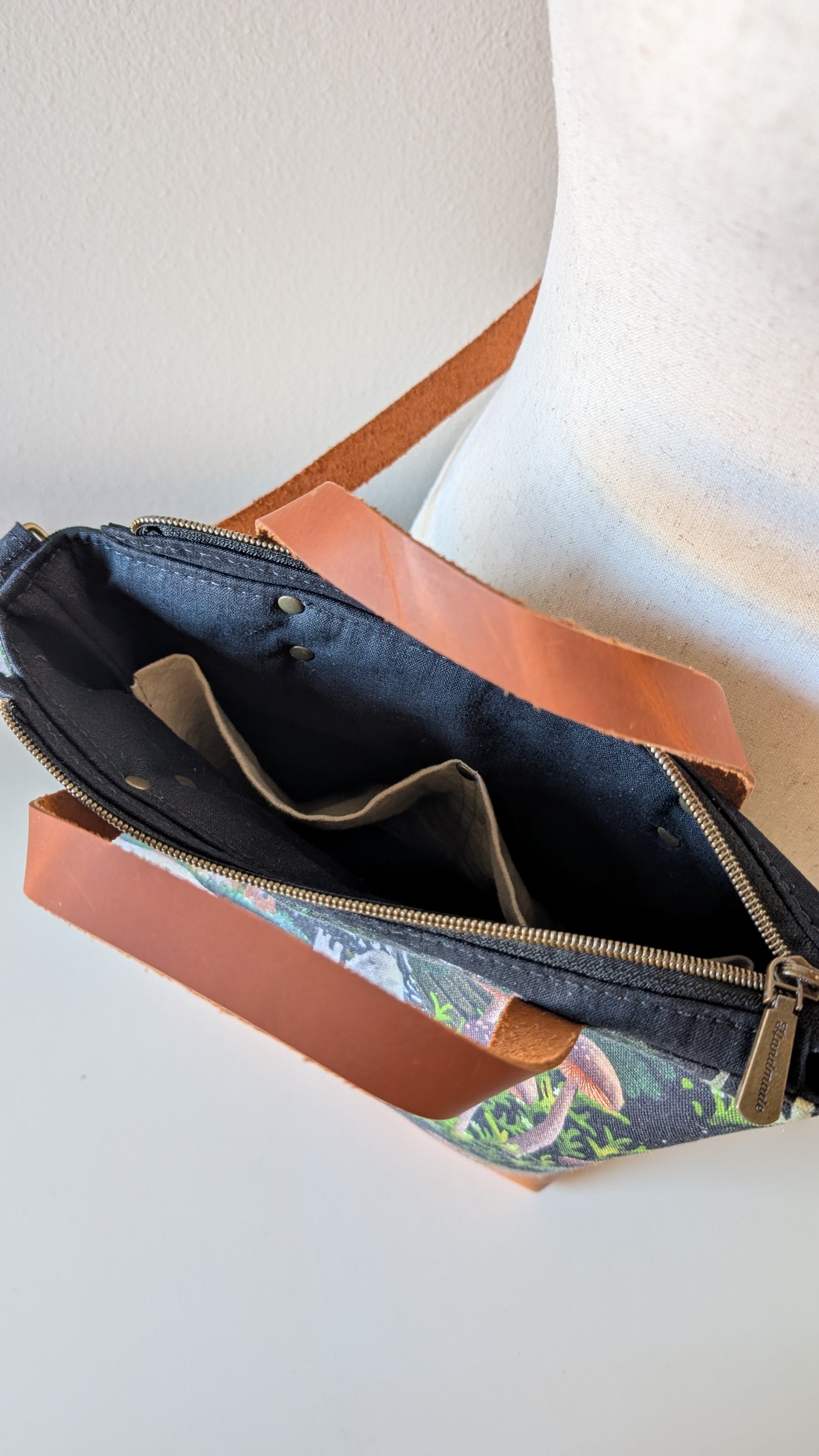 Fletcher Handbag with crossbody strap - Cognac