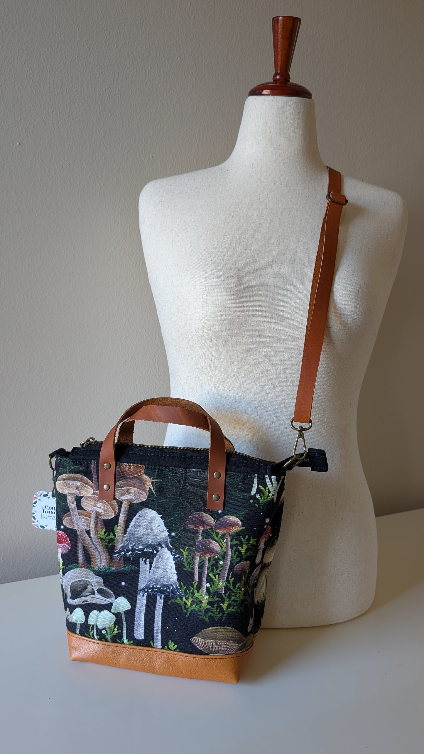 Fletcher Handbag with crossbody strap - Cognac
