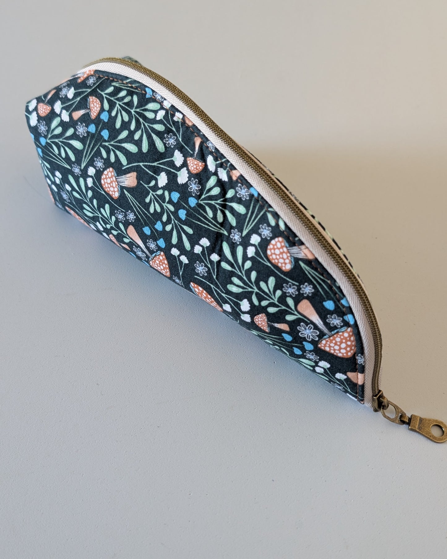 Sketch Pouch Small - Blue Mushroom