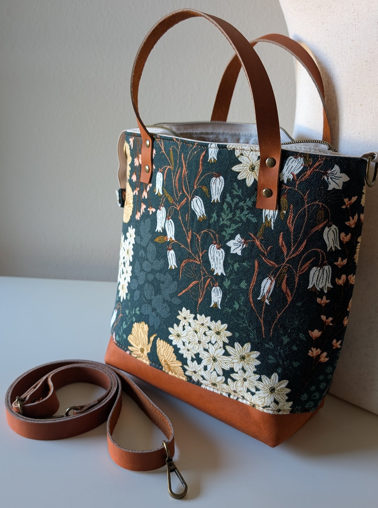 Fletcher Handbag with crossbody strap - Emerald Cognac