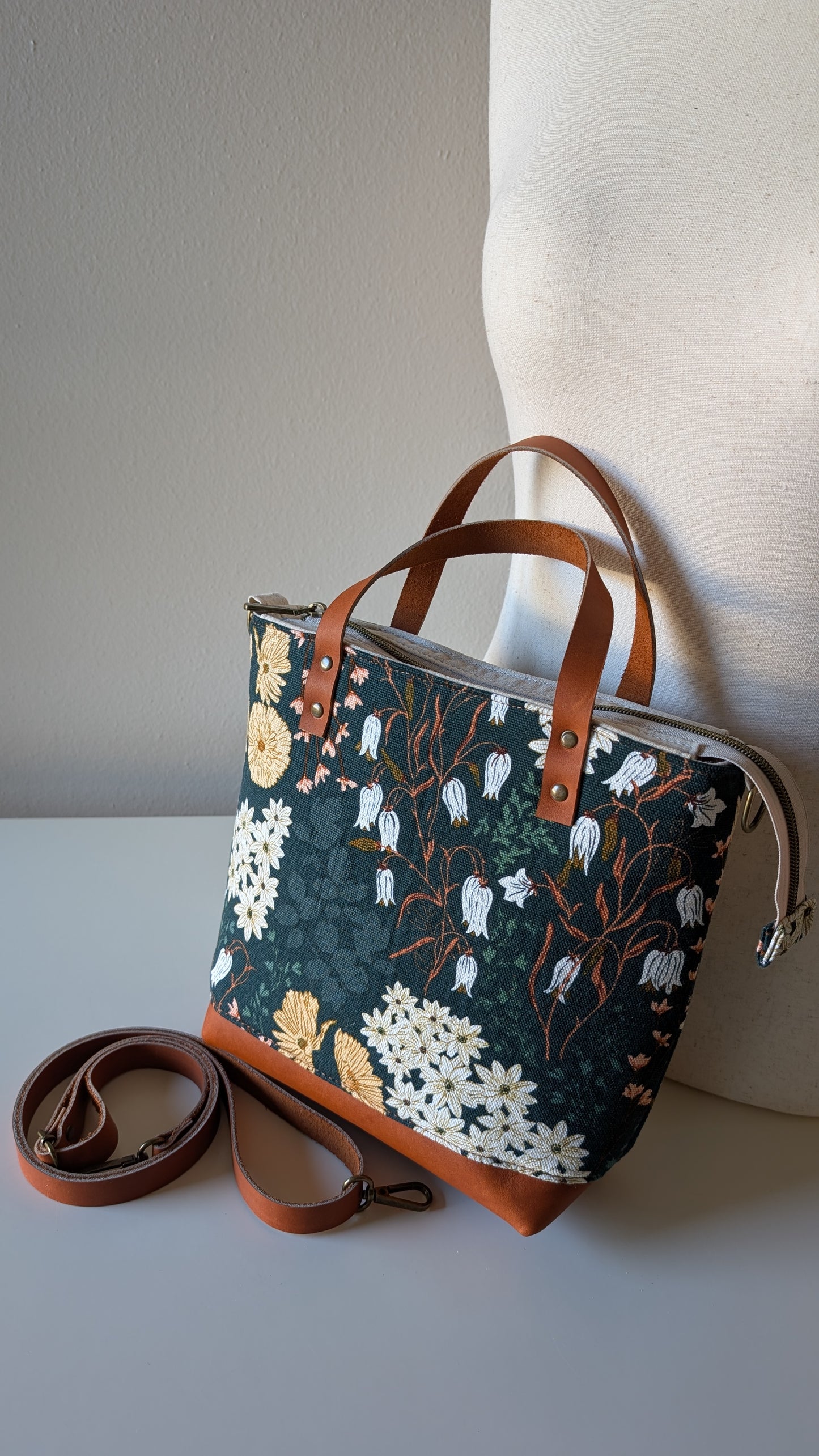 Fletcher Handbag with crossbody strap - Emerald Cognac