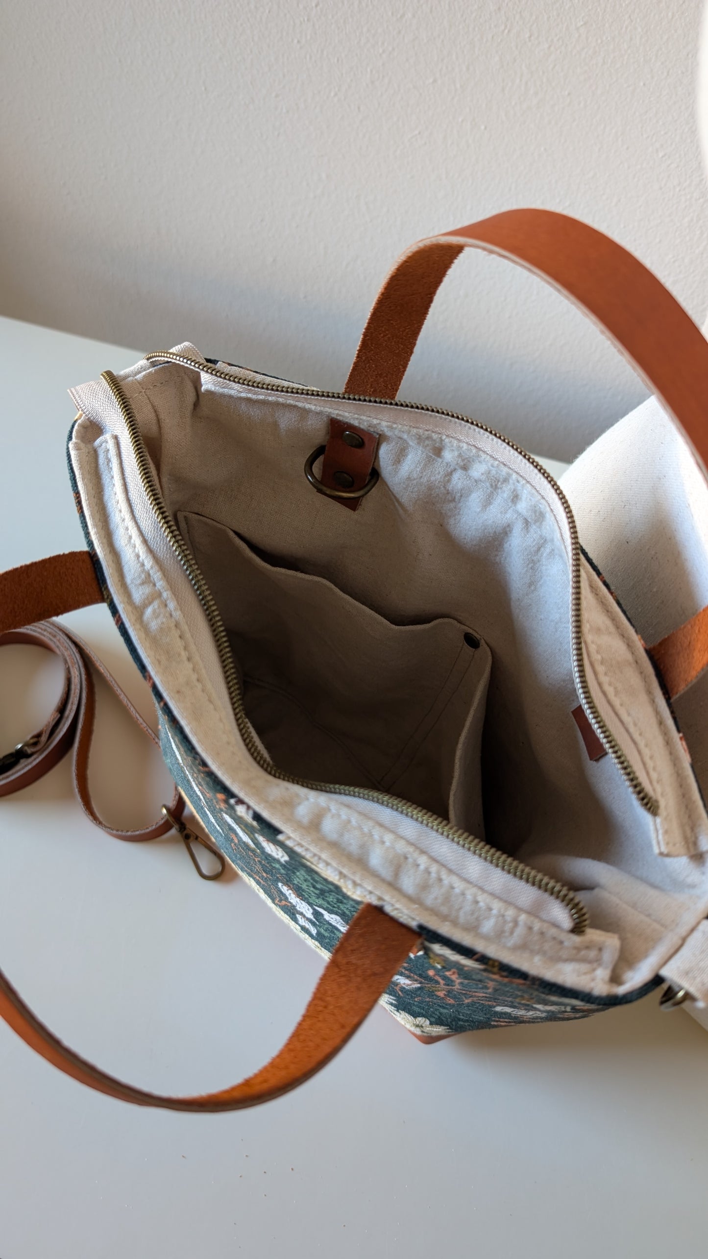 Fletcher Handbag with crossbody strap - Emerald Cognac