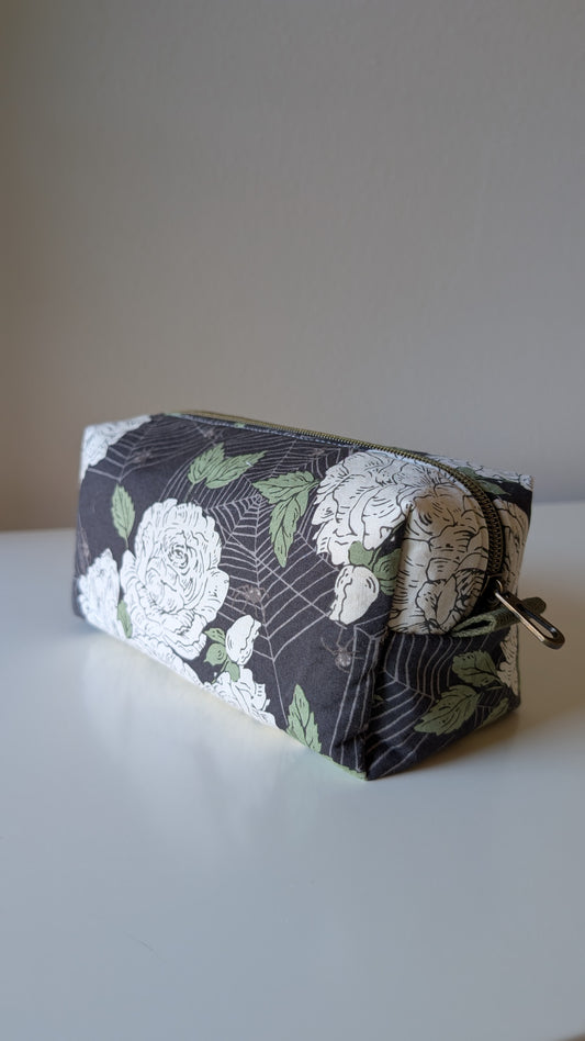 Boxy Bag Web Bouquet