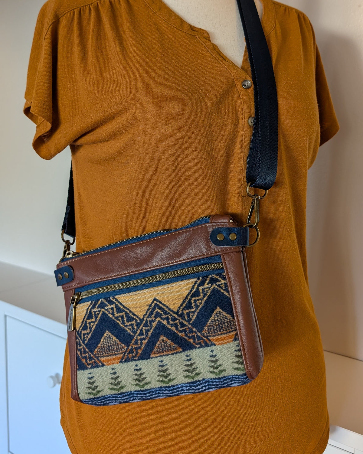 Leather Devon Crossbody - American Treasure