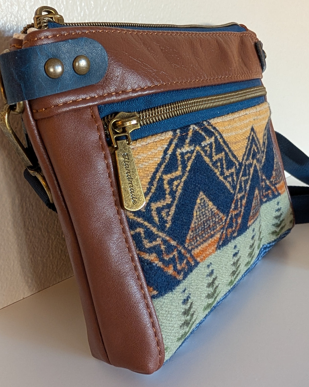 Leather Devon Crossbody - American Treasure