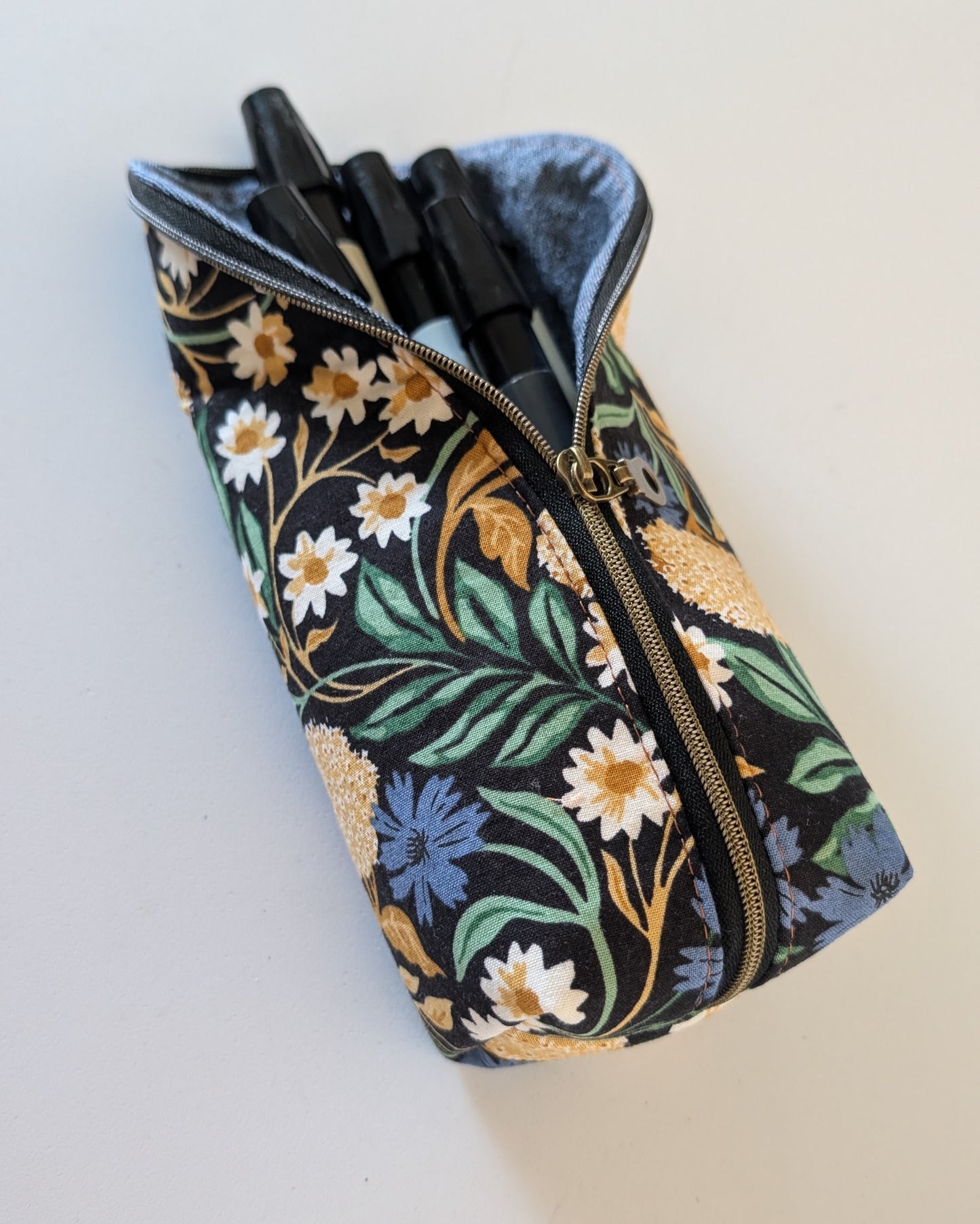 Sketch Pouch Small - Cool Blue Floral