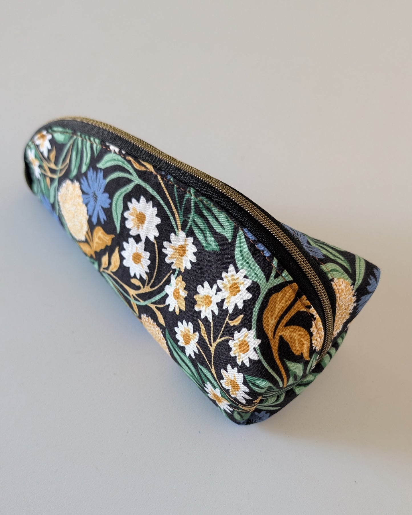 Sketch Pouch Small - Cool Blue Floral