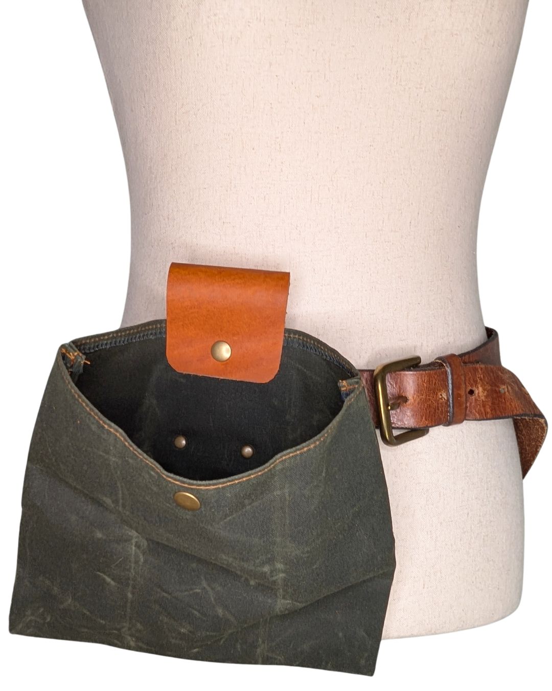 Foraging Belt Bag in Dark Moss