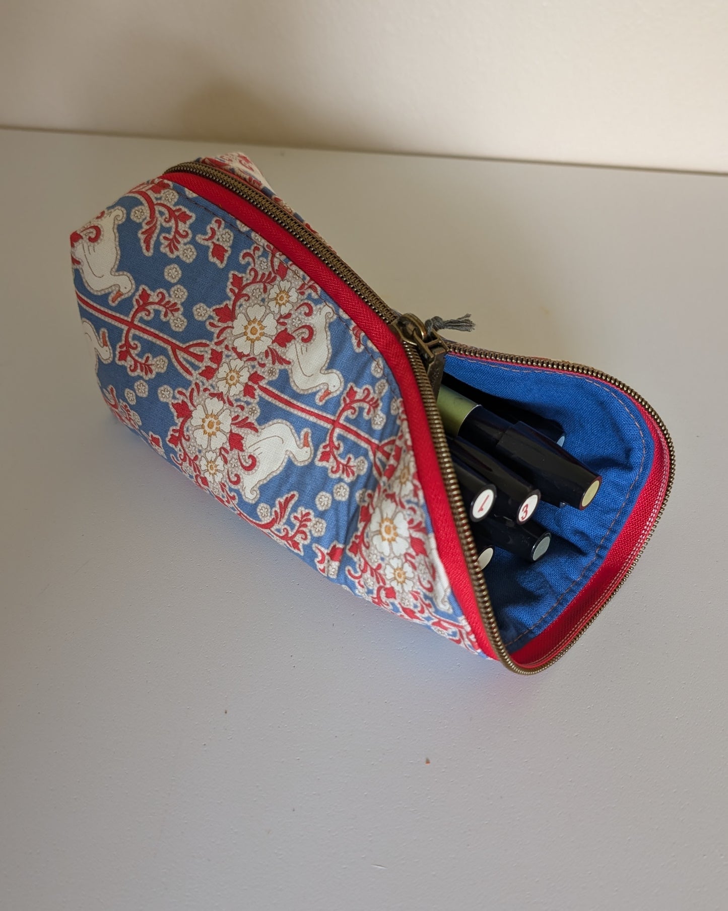 Sketch Pouch Medium - Silly Geese
