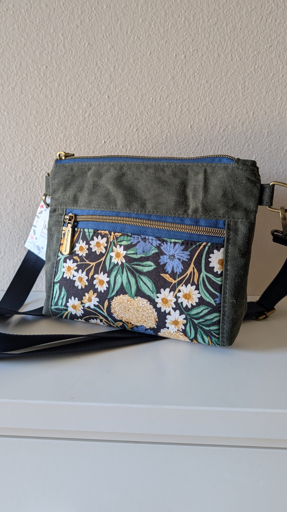 Happy Hydrangea - Devon Crossbody