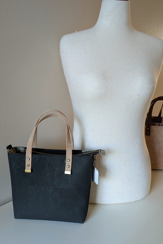 Lisbon Handbag in Onyx & Green