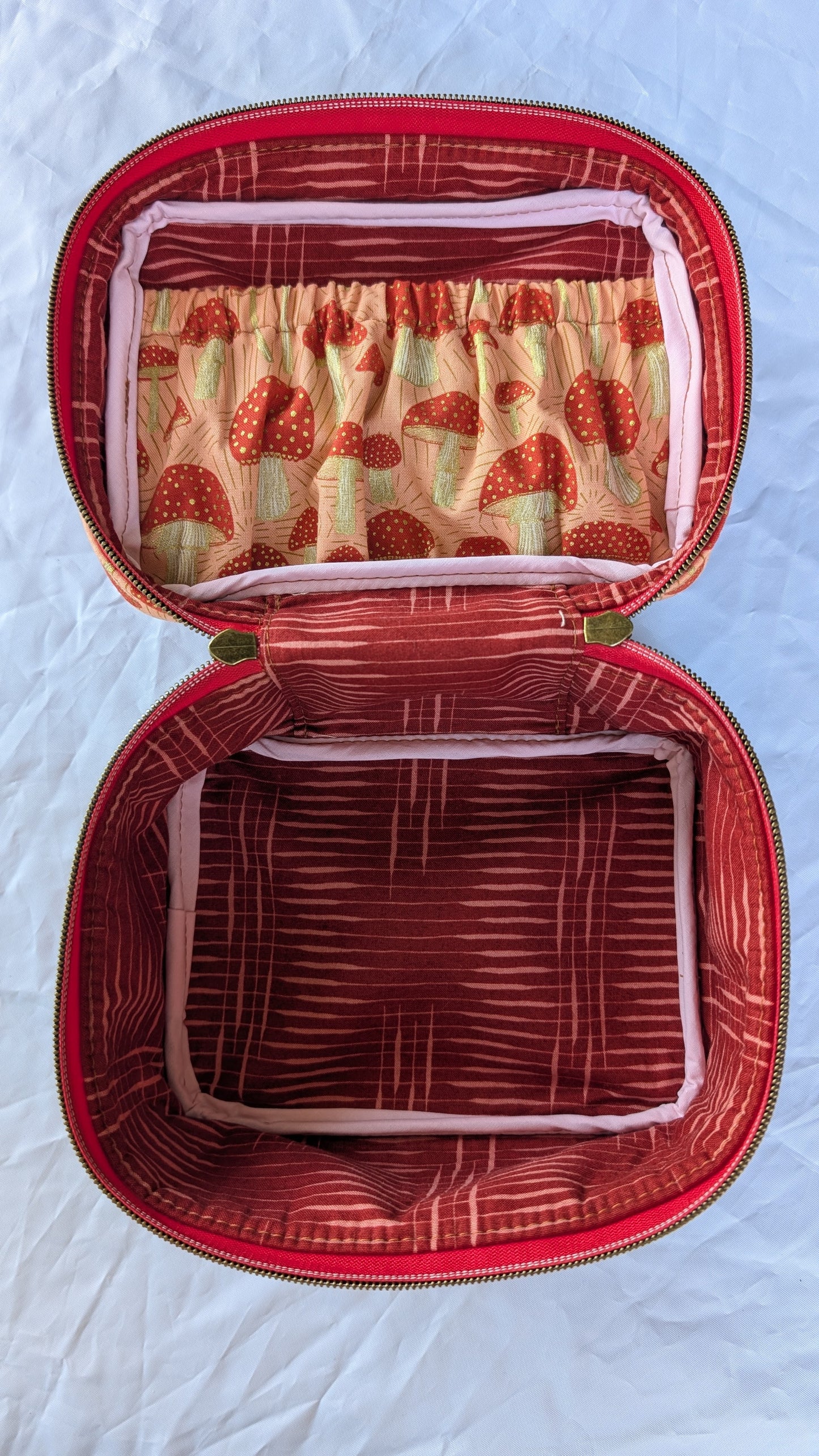 Metallic Mushroom Train Case