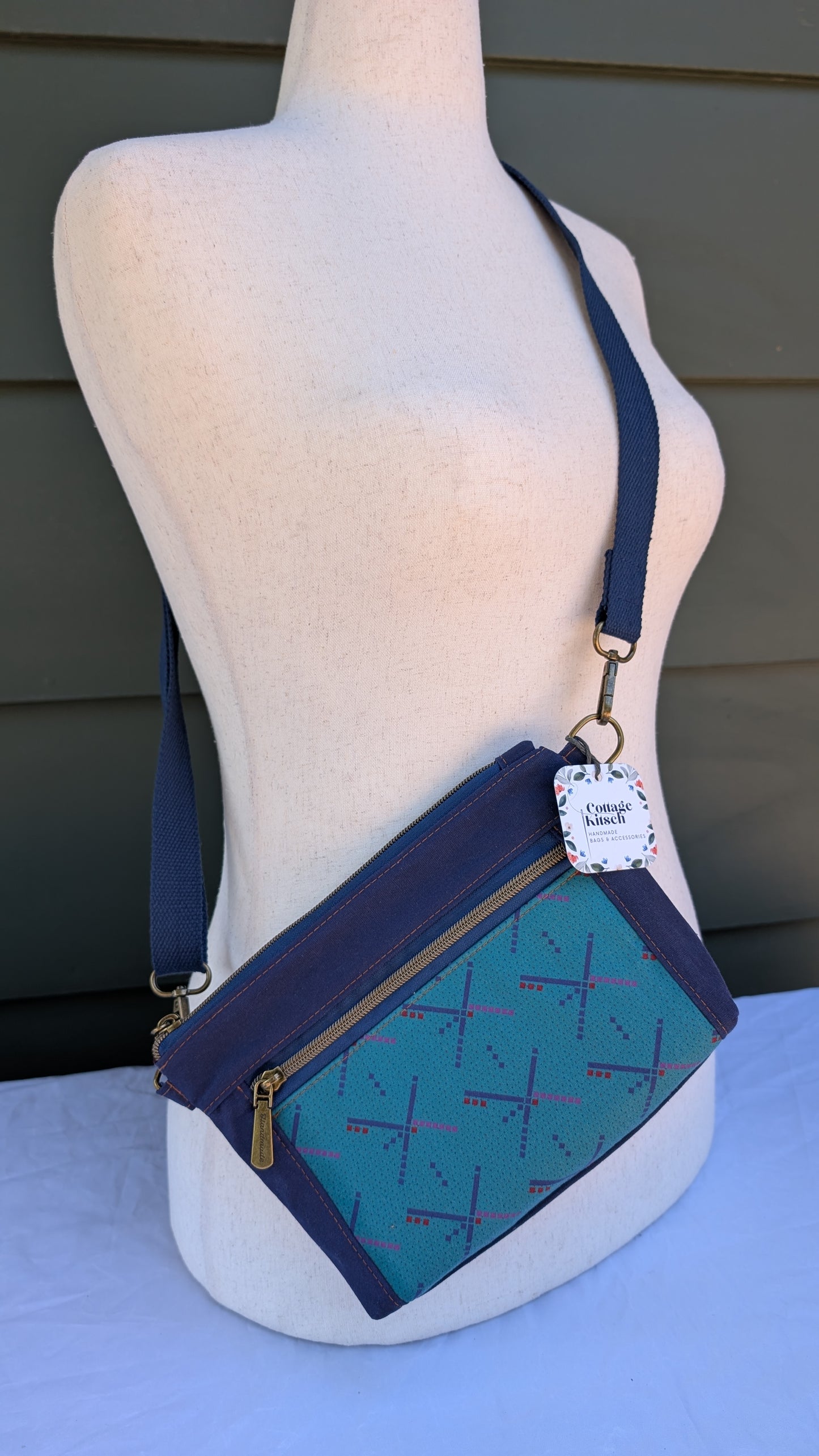PDX Airport- Devon Crossbody