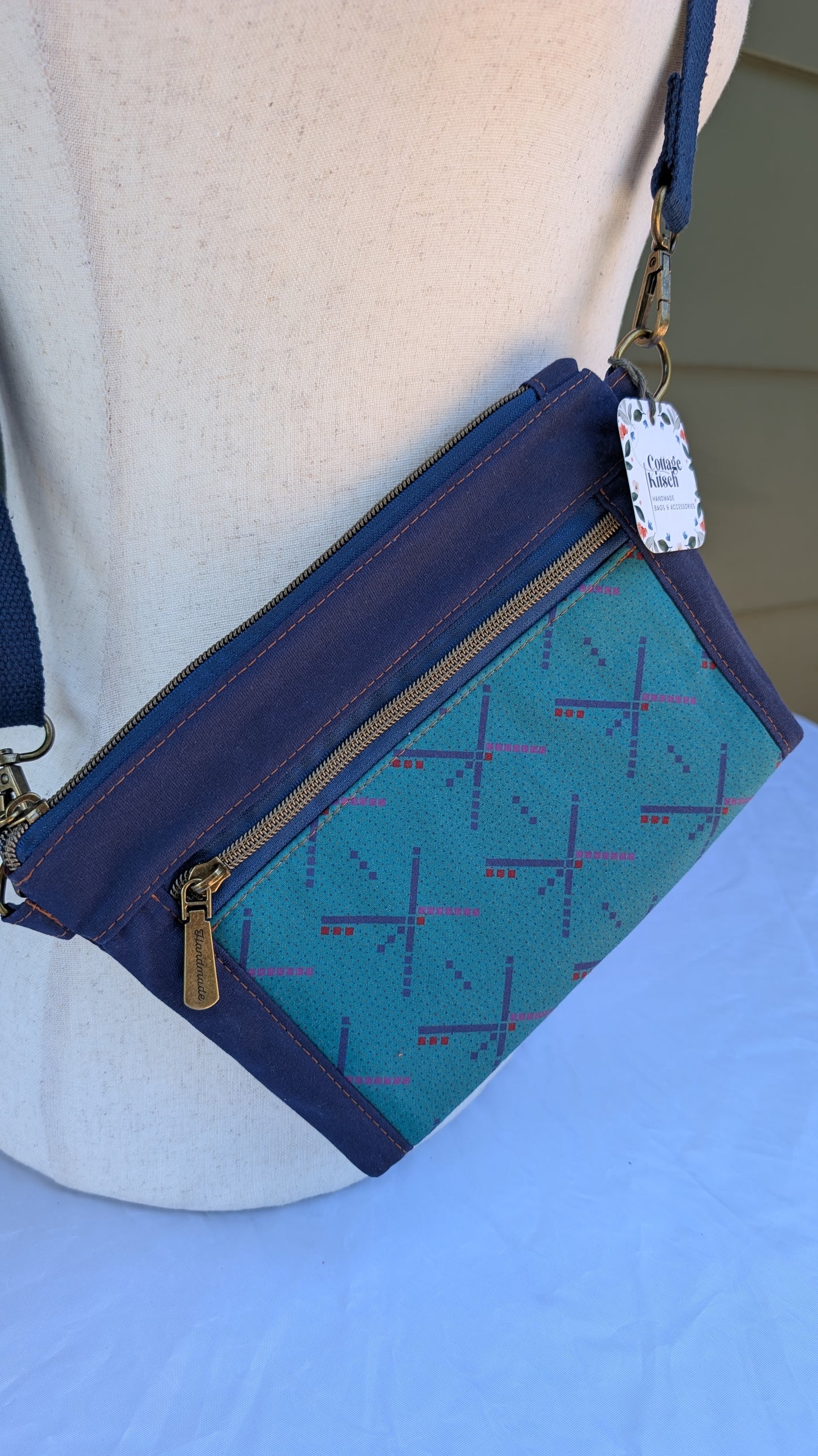 PDX Airport- Devon Crossbody