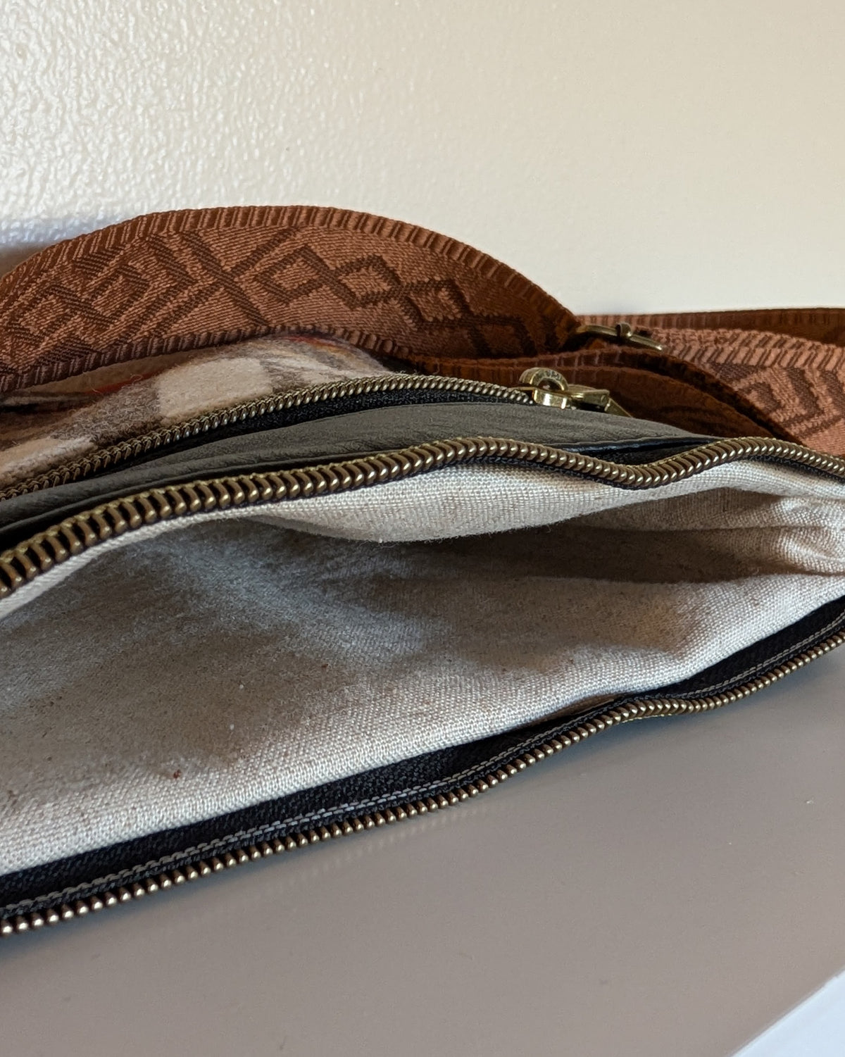 Leather Devon Crossbody - Pacific Crest Black