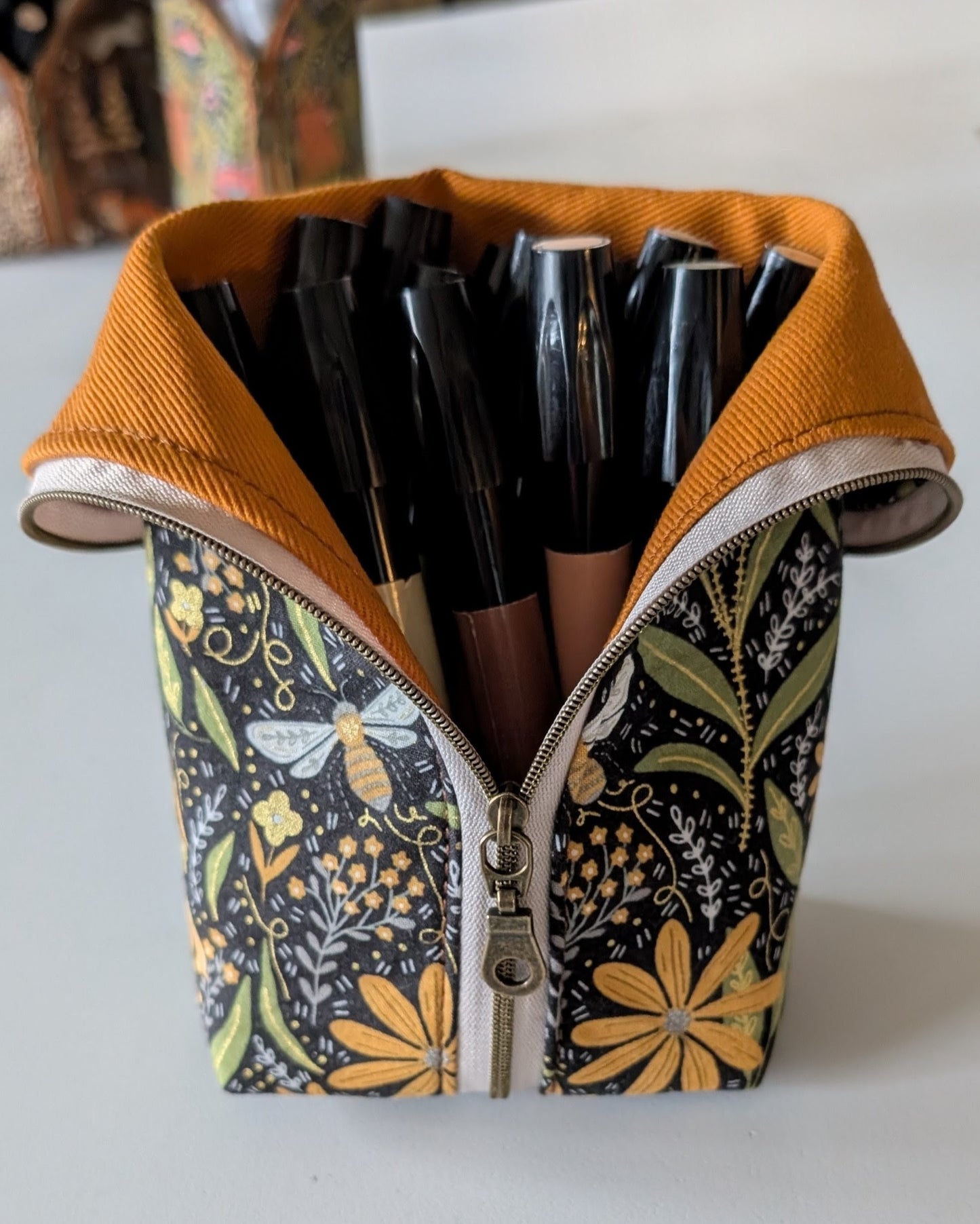 Sketch Pouch Medium - Buttercup Buzz