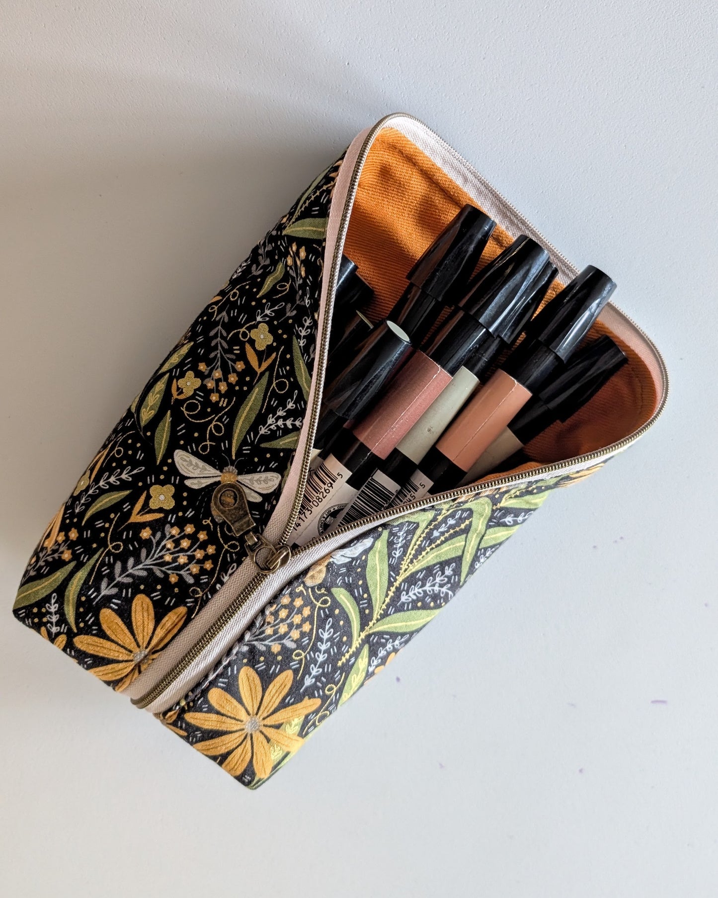 Sketch Pouch Medium - Buttercup Buzz