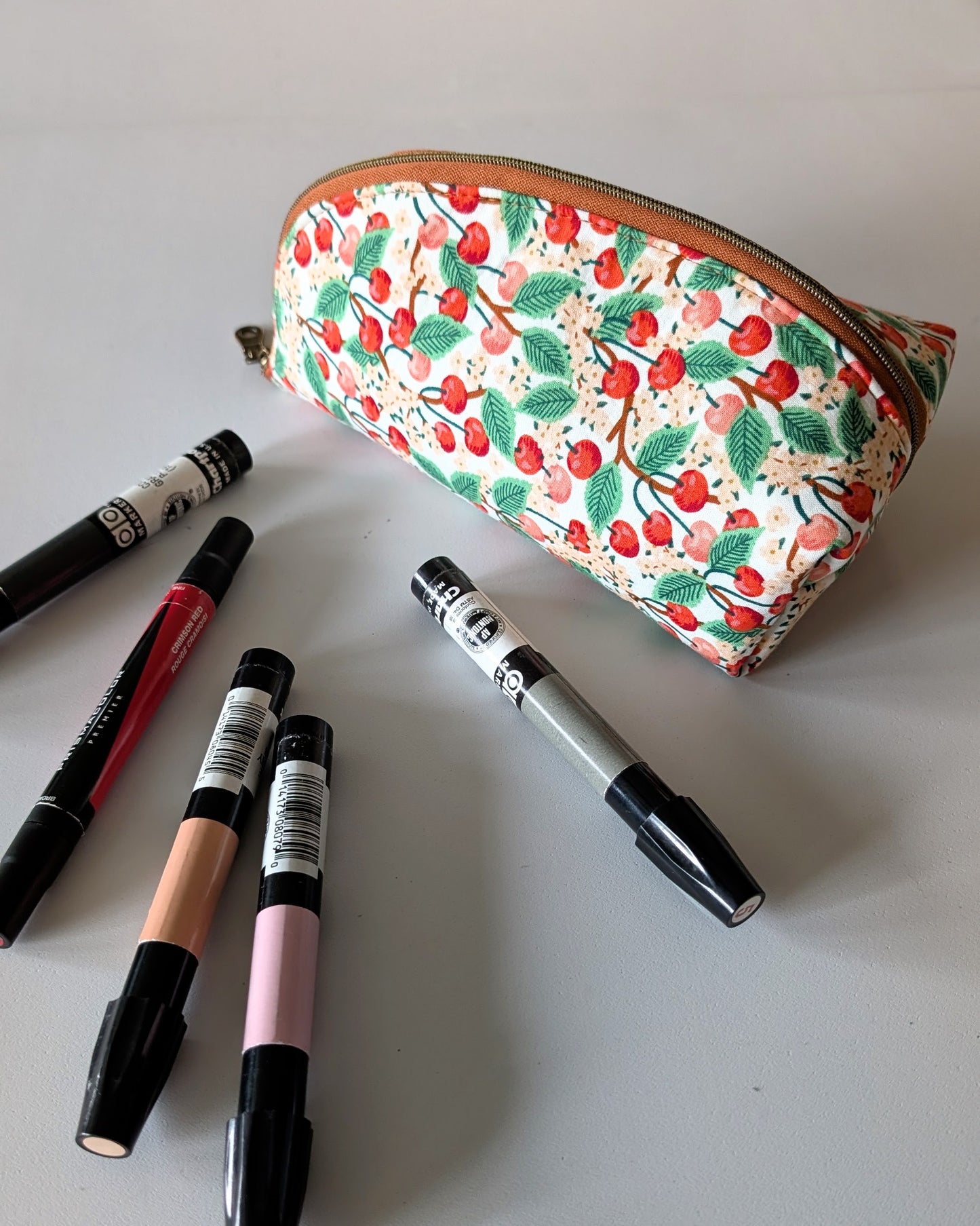 Sketch Pouch Medium - Cheery Cherries