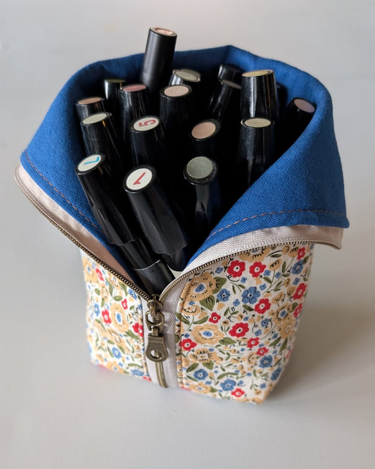 Sketch Pouch Medium - Country Blooms