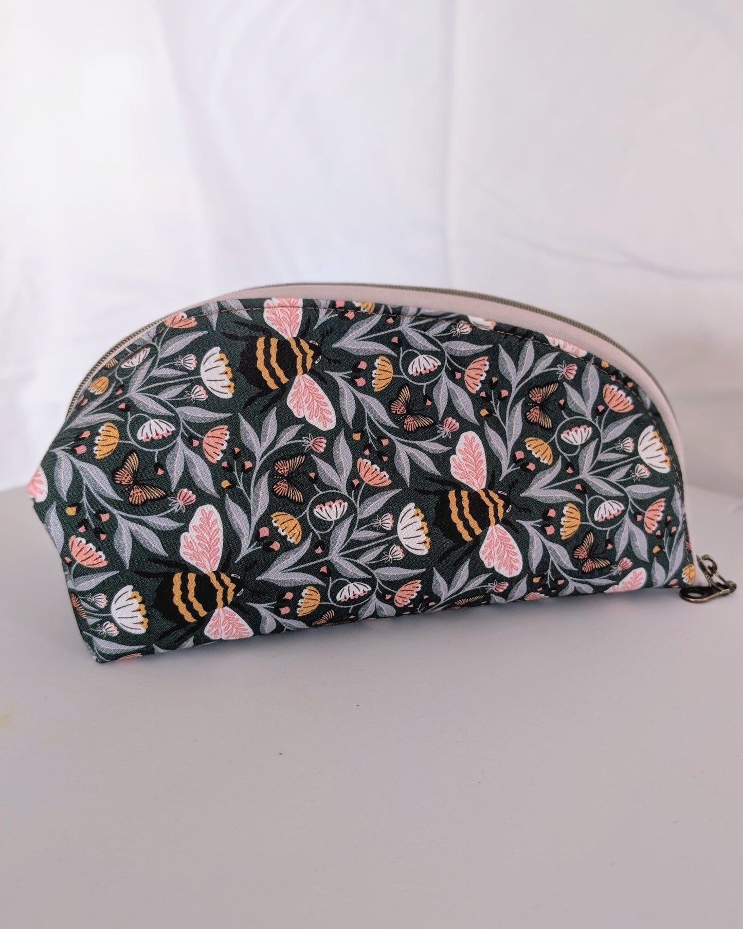 Sketch Pouch Medium - Spring Bee