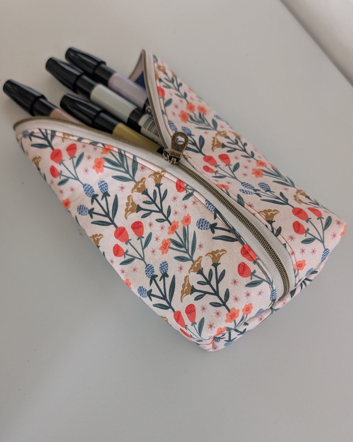 Sketch Pouch Medium - Spring Blooms