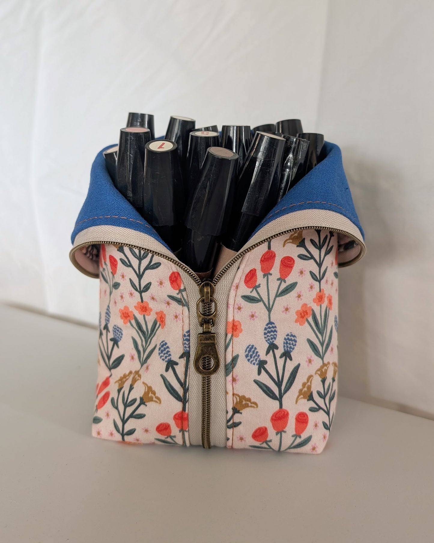 Sketch Pouch Medium - Spring Blooms