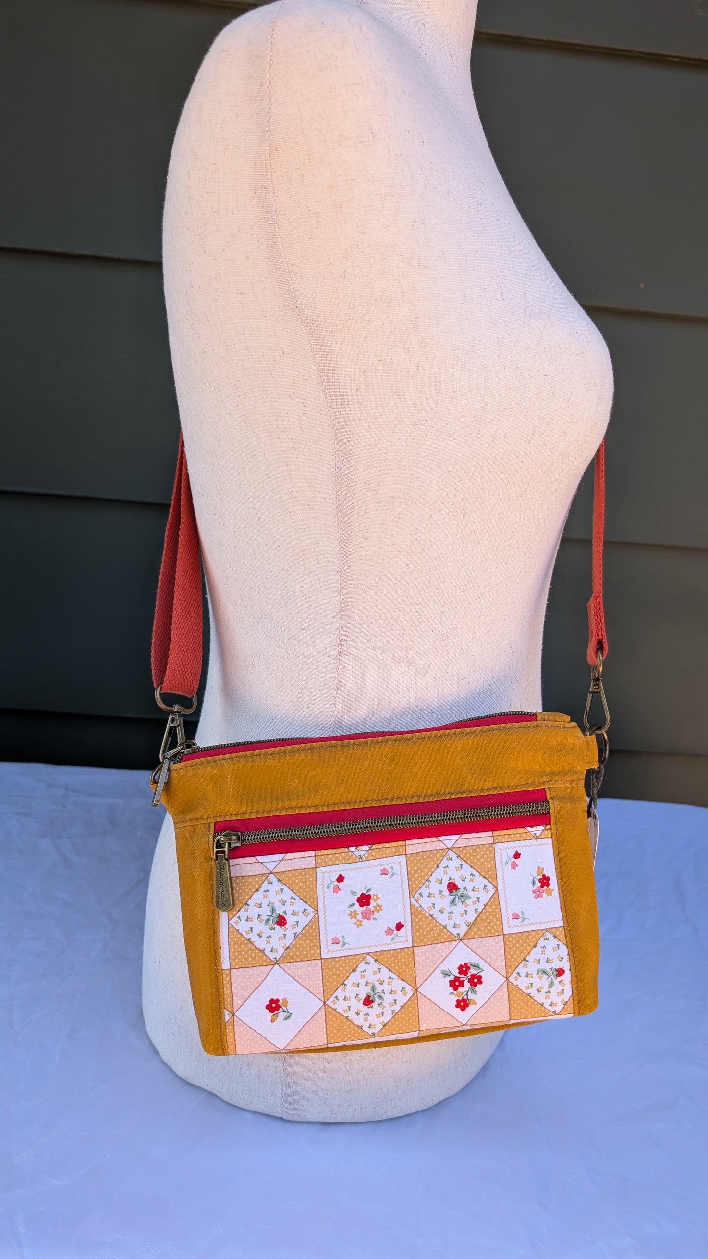 Sunny Strawberry - Devon Crossbody