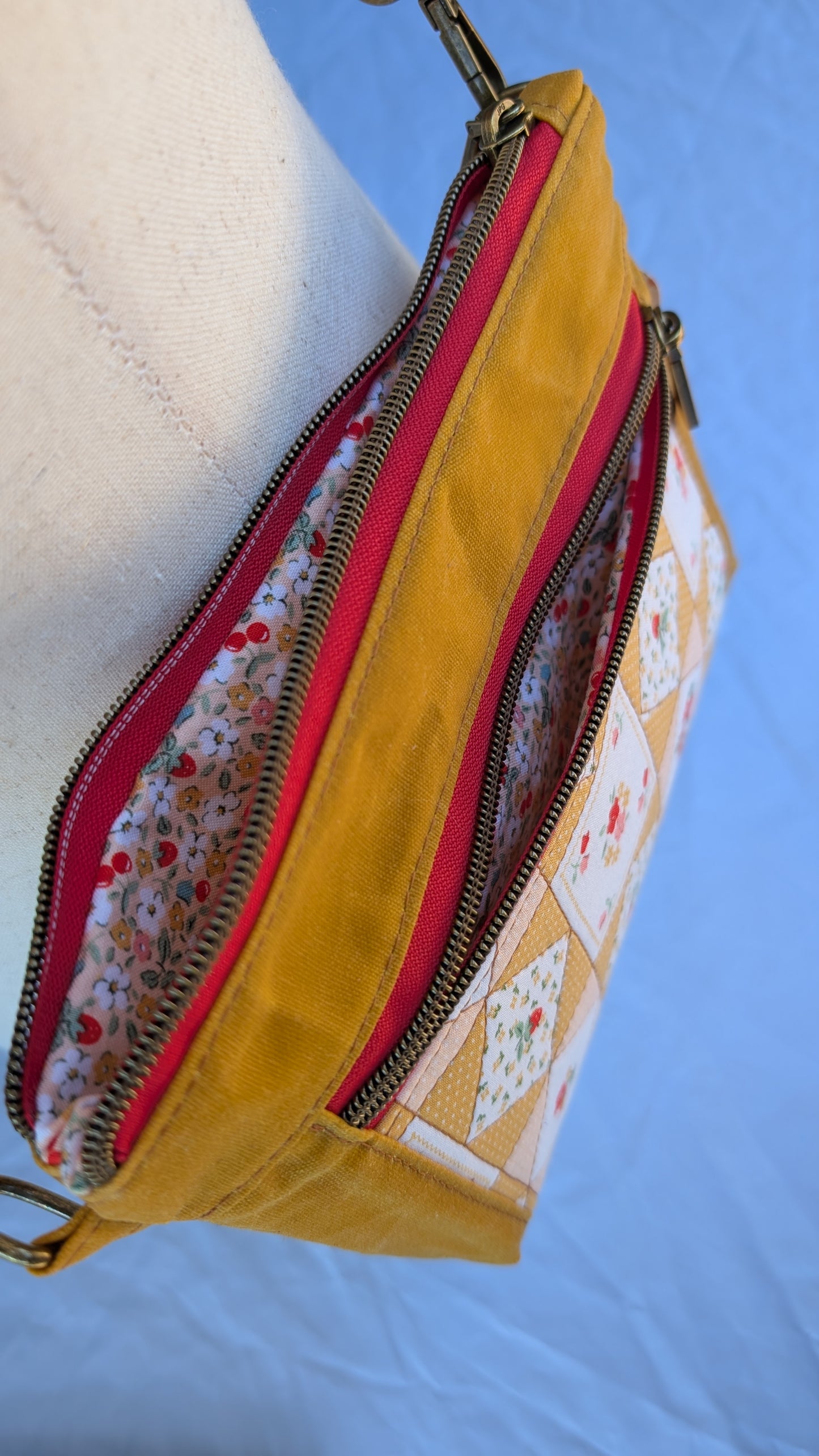 Sunny Strawberry - Devon Crossbody