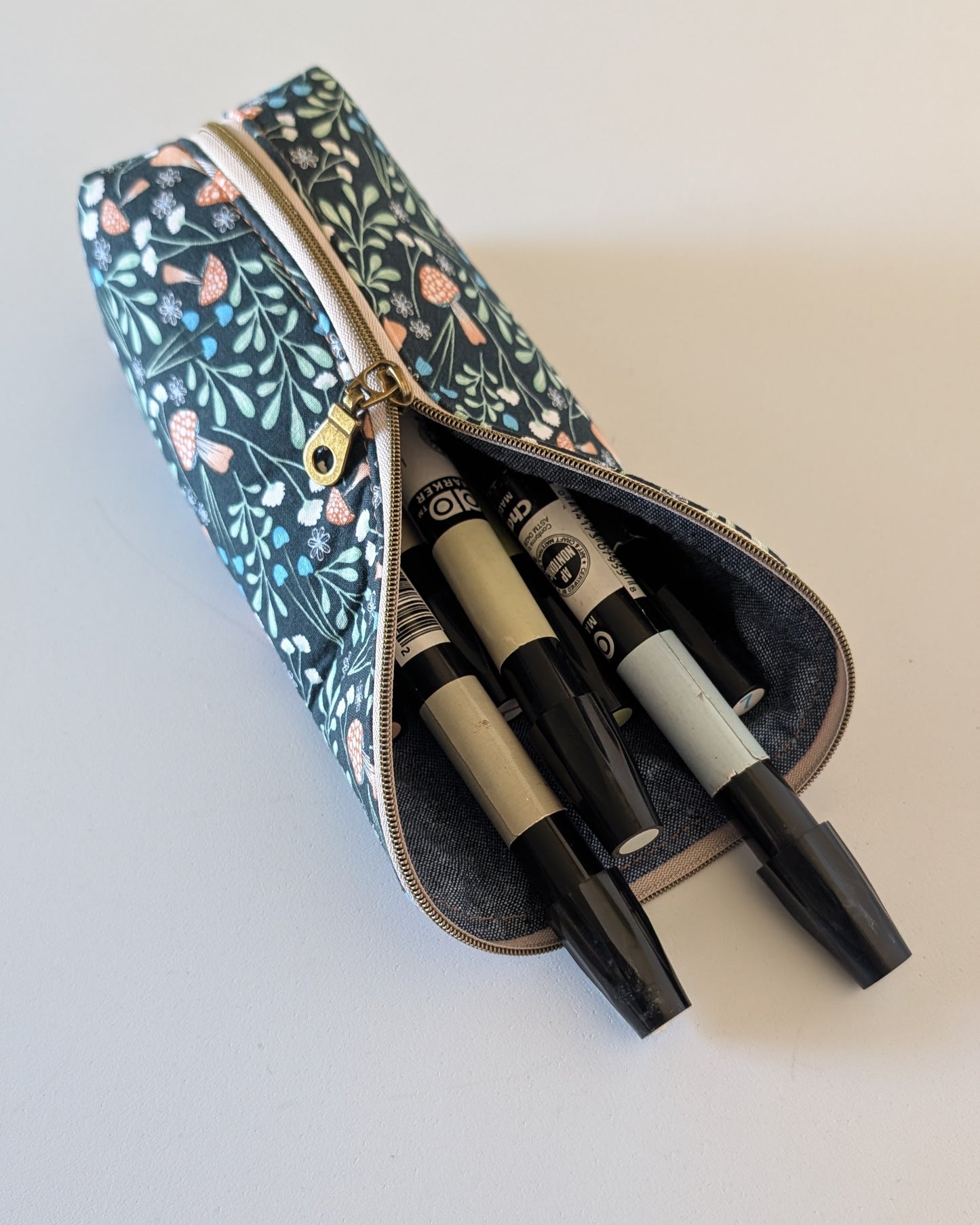 Sketch Pouch Small - Blue Mushroom