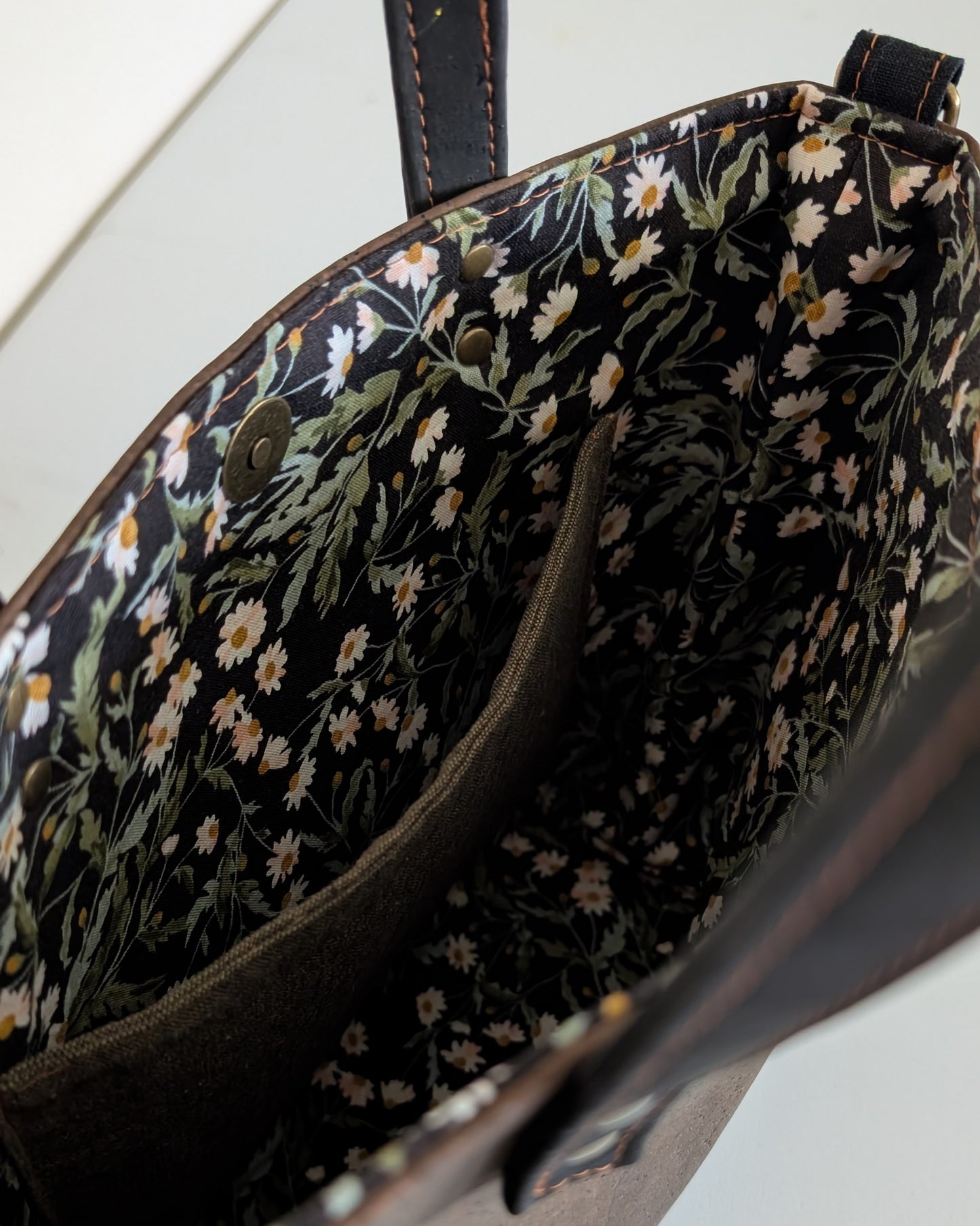 Lisbon Handbag in Chocolate & Daisies