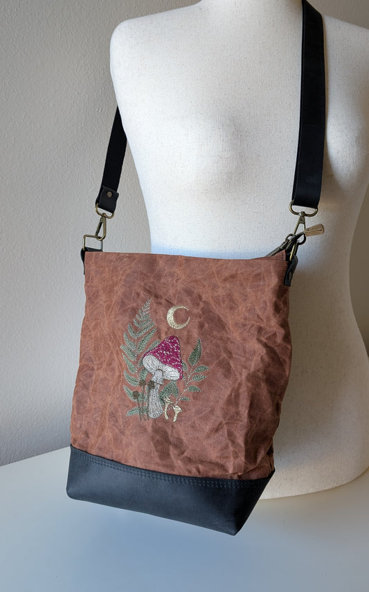 Willow Waxed Canvas Crossbody - Cognac Musroom