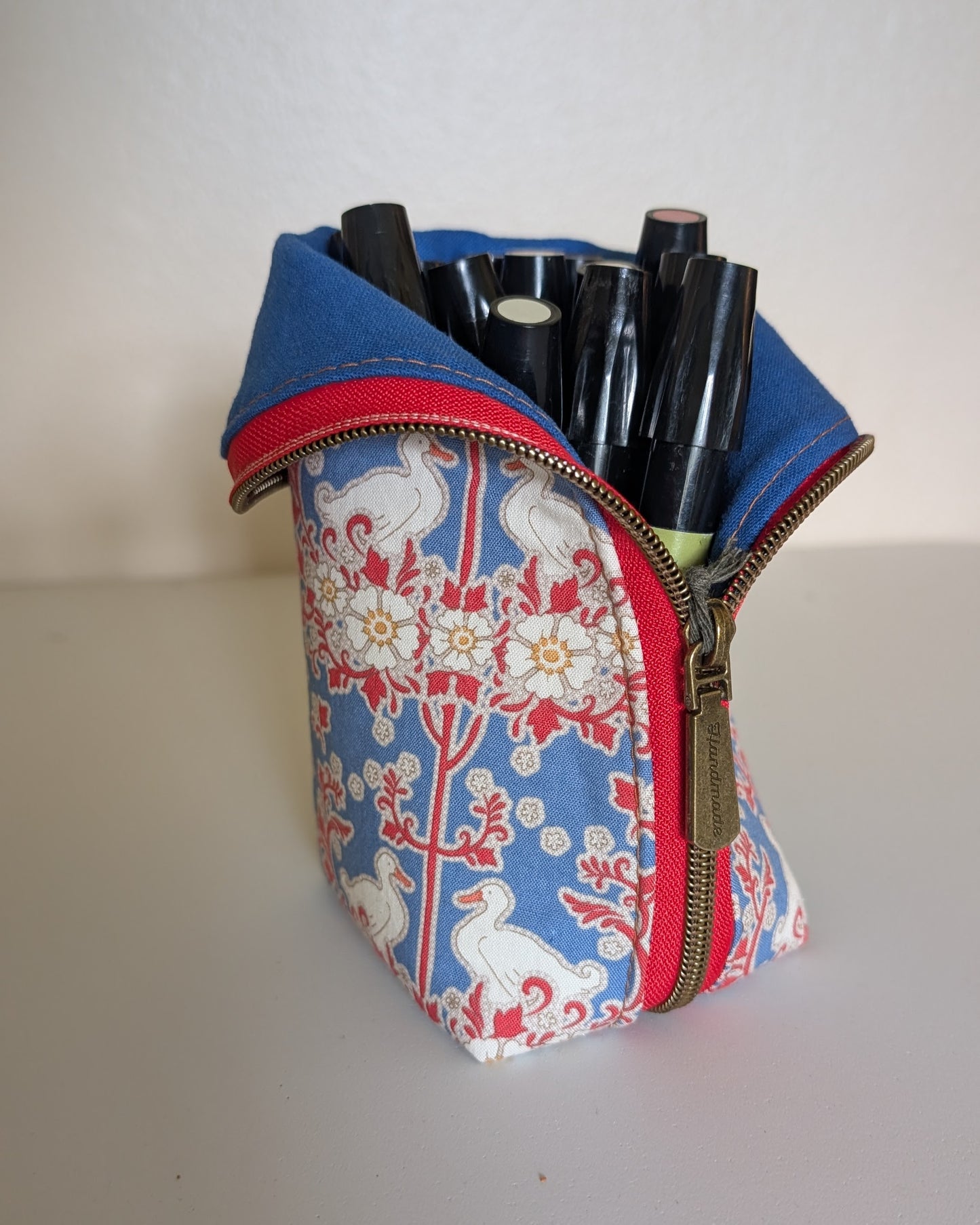 Sketch Pouch Medium - Silly Geese