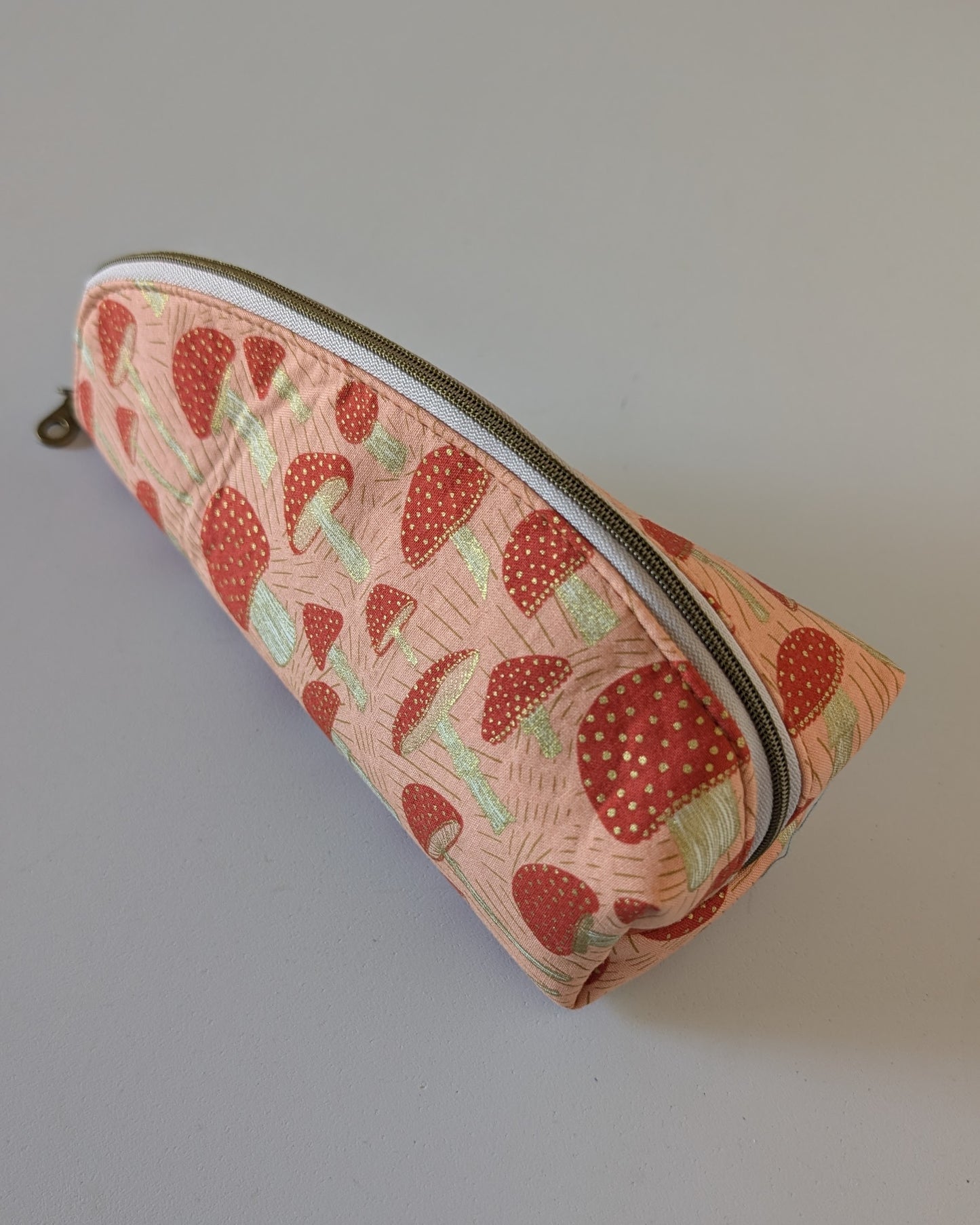 Sketch Pouch Small - Metallic Mushrooms