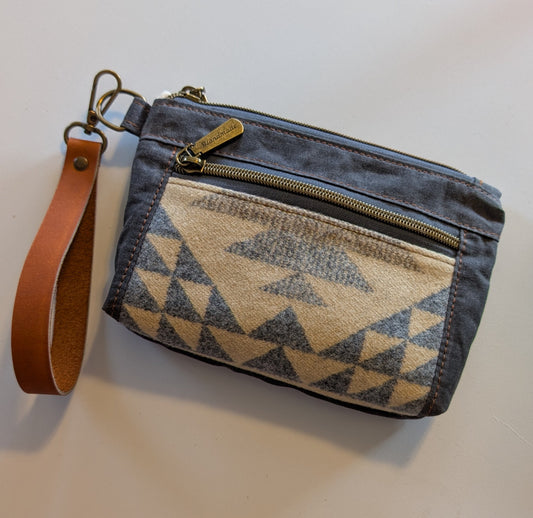Devon Wristlet -Grey Pendleton Wool ® Smith Rock