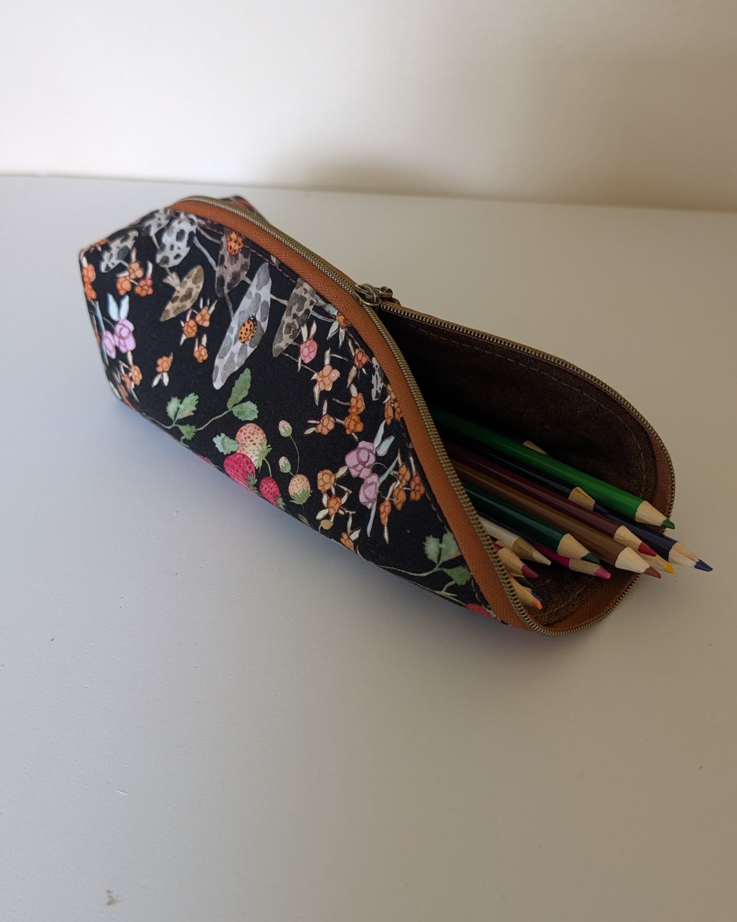 Sketch Pouch Small - Strawberry Meadow