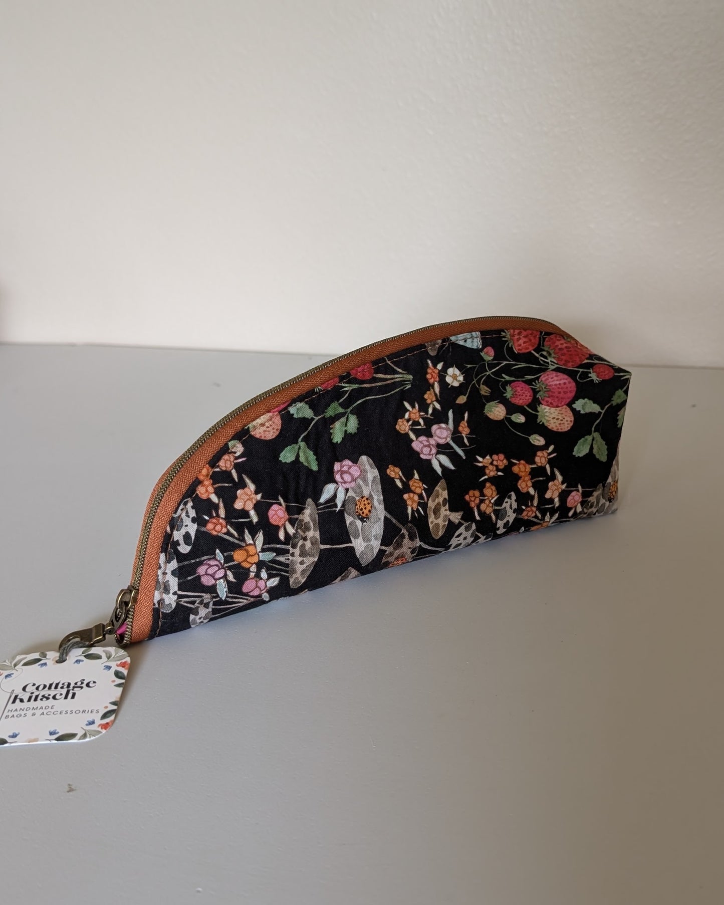 Sketch Pouch Small - Strawberry Meadow