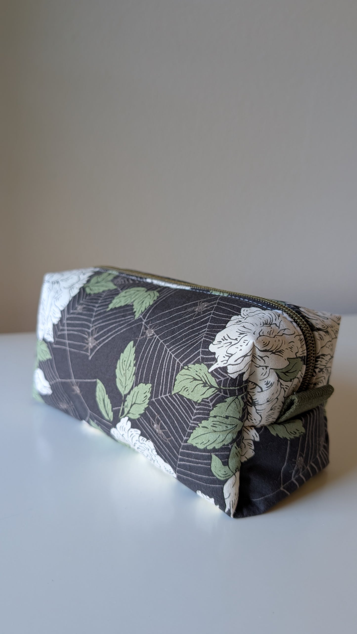 Boxy Bag Web Bouquet